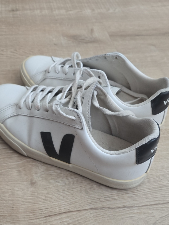 Veja Shoes - Veja White and Black Low-Top Leather Sneakers